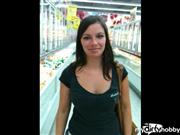 Selina-666 – Titten und Arsch Show im Supermarkt