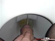 nylonjunge – In der OuvertStrumpfhose auf Toilette