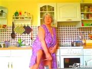 VersauteRia – Oma in der Küche