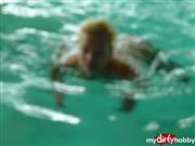 susa69 – Nackt im Schwimmbad – Aua