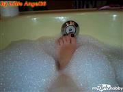 LittleAngel26 – Füsse in der Badewanne