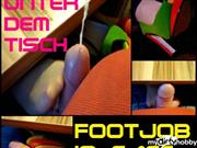 ladygaga-heels – Public Footjob unter´m Tisch im Cafe