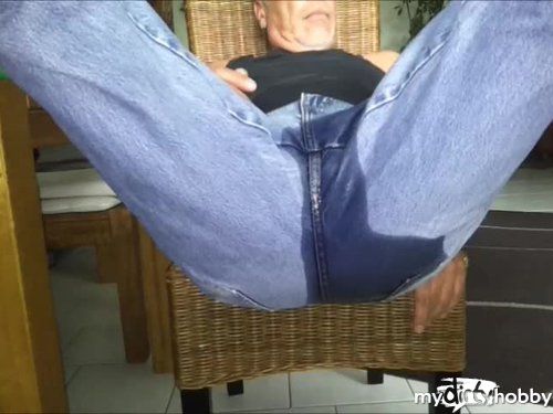 xegix47 - Blase in Jeans entleert