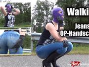 Kinky_Alice – Walking – Jeans und OP-Handschuhe