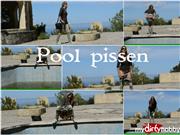 lynli – Pool pissen