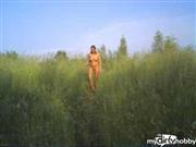 Ramona_Deluxe – Nackt durchs hohe Gras gelaufen…