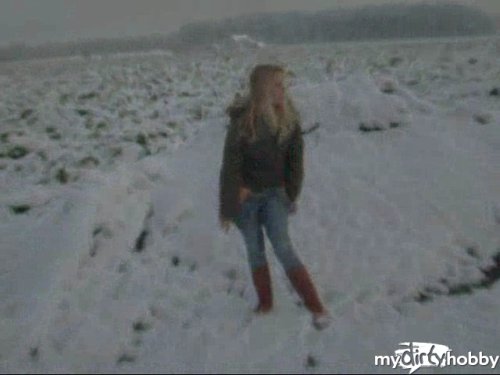 blondehexe - *Pissen in den Schnee*