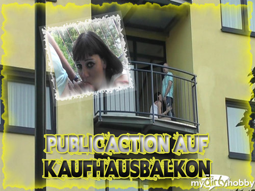 GINA-BANG - PUBLIC ACTION auf dem Kaufhausbalkon