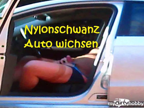 schwanzspiel - DWT - Nylonschwanz wichst geil im Auto