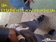 chrisxxxcollege – Jogginghose runter im Hausflur!