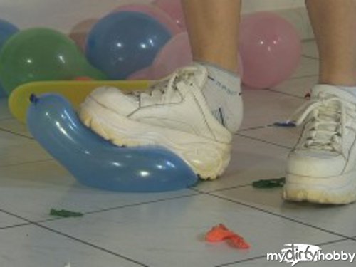 RealesFetishPaar - Schuhe und Ballons