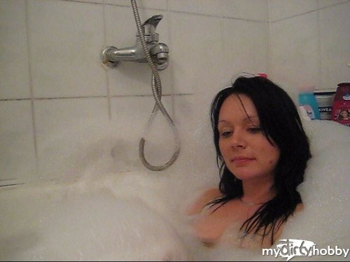 AnastasjaHot - Shakira in Badewanne