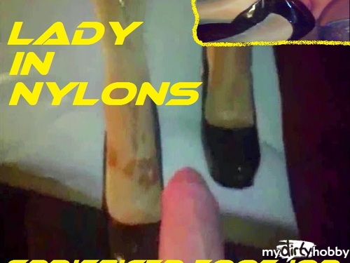 ladygaga-heels - Footjob mit 15cm hohen Lack Pumps
