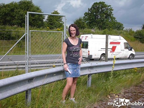 Sweet-DirtyHeart - neben der Schnellstrasse OUTDOOR