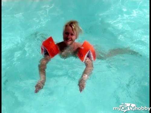 blondehexe - Teeny bekommt Schwimmunterricht