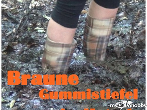 Darkbaby83 - Braune Gummistiefel im Matsch