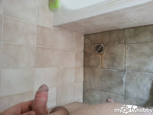 bivirgin - Pissen in der dusche