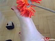 B-engelchen1992 – Blume streichelt meine süßen Füße