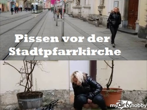 kaetzchen75 - Pissen vor der Stadtpfarrkirche