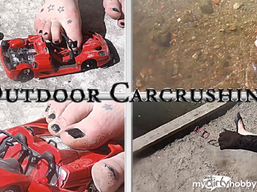 Mistress-Plastique - Outdoor Carcrushing