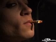SmokingMuscleGirl – Rauchen im Auto mit ein bisschen Dirty Talk!
