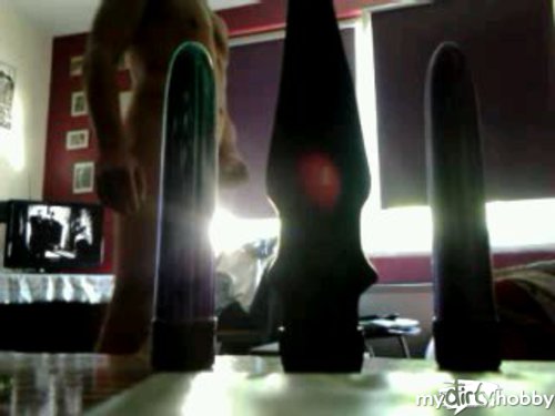 Transvestitkate - Gewichst zwischen den Dildos