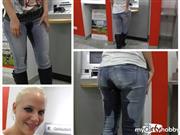 Lara-CumKitten – Jeans Piss vor Geldautomat in der Bank