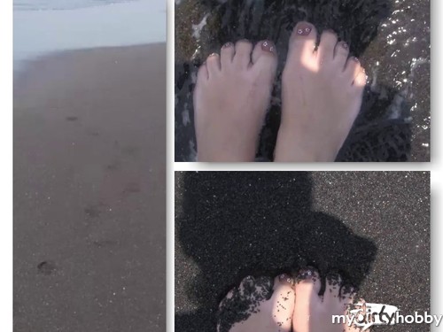 Kasia-Privat - Naked feet at the beach