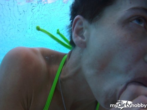 HornyRoxy - Usertreffen im Schwimmbad Part 3 Unterwasser Cam