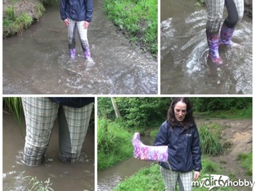 Darkbaby83 in Mädchen Gummistiefel im Bach