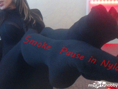 VickyViton - Smoke Pause im Nylon-Catsuit