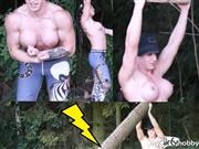 SmokingMuscleGirl – Outdoor-Training! Baumstamm-Stemmen und Muscle-Posing!