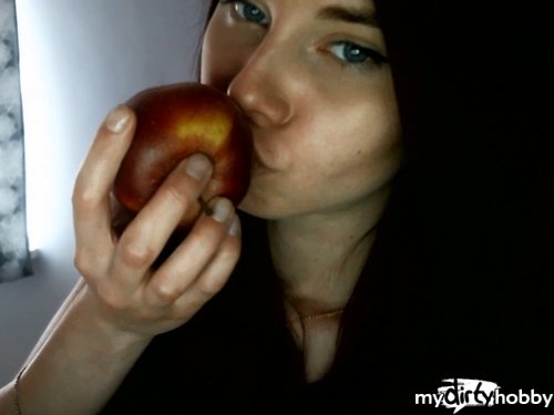 SARAH96 - Eating apple