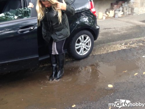 Miss-Busty-MilF - Rain Puddle Hopps