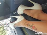 julieskyhigh – my feet in the car with pantyhose legs and tatoo ankle remind redskirt