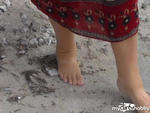 WorldOfJen - en's naked feets at the beach