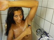 Hot-Svenja1989 – geiles Teen rasiert ihre Achseln