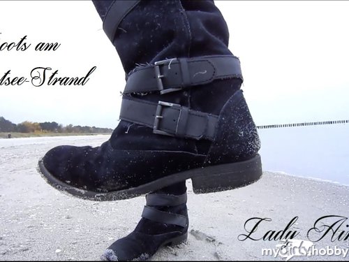 LadyAimee - Boots am Strand