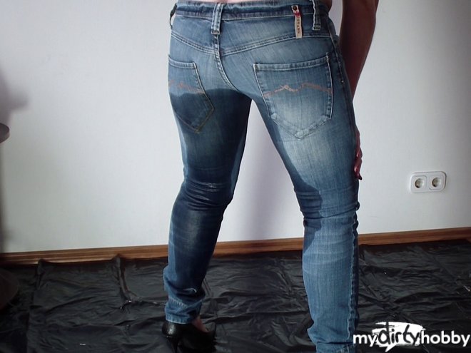 red_leO - Pipi in die hautenge Jeans
