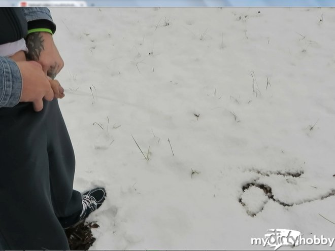 Andrei-s in Male pissing on the first snow