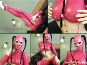 LaraLatex – Pink Catsuit und weisses, enges Corset