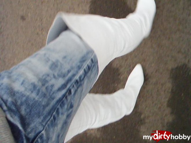Smoke25 in In Overknees