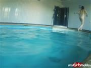 RussianBeauty – Swimming in the pool naked me